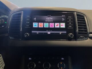 Skoda Karoq 2.0 TDI 4×4 Ambition Drag Värmare Kamera Psens S&V-hjul – bild 16