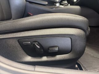 BMW 520d xDrive Touring Sport line Drag B-kamera S&V-däck Rvärme – bild 17