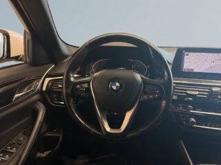 BMW 520d xDrive Touring Sport line Drag B-kamera S&V-däck Rvärme – bild 9
