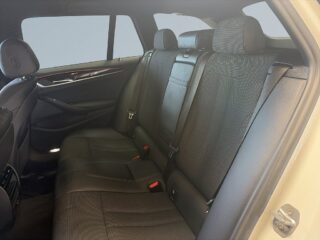 BMW 520d xDrive Touring Sport line Drag B-kamera S&V-däck Rvärme – bild 13