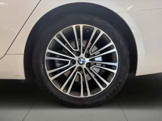 BMW 520d xDrive Touring Sport line Drag B-kamera S&V-däck Rvärme – bild 14