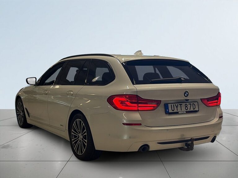 BMW 520d xDrive Touring Sport line Drag Bkamera S&V-däck Rvärme