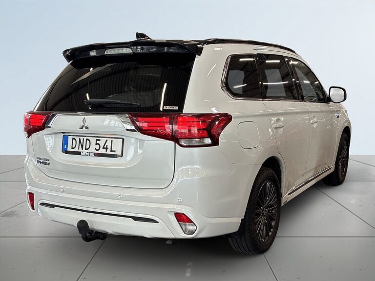 Mitsubishi Outlander PHEV CVTS-Edition S&V/Drag/360Kamera/Mvärm/Navi/Keyless