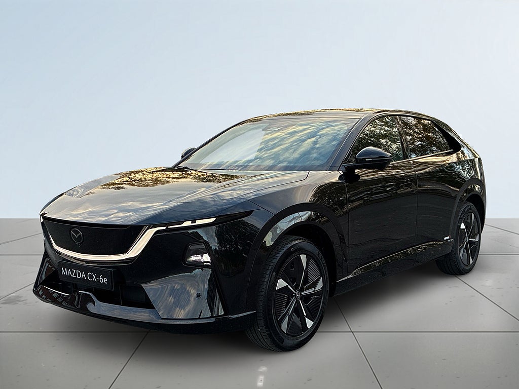 Mazda CX-6e 78 kWh Takumi LAGERBIL- 3,99% RÄNTA – GRATIS VINTERHJUL