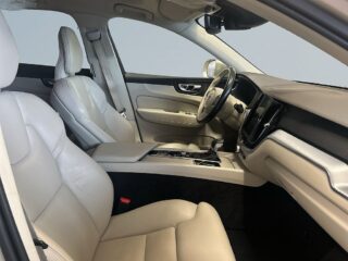 Volvo XC60 T5 Momentum Advanced SE II Backkamera Värmare S&V-däck – bild 10