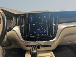 Volvo XC60 T5 Momentum Advanced SE II Backkamera Värmare S&V-däck – bild 11