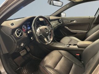 Mercedes-Benz GLA 220 CDI 4M 7G AMG Line Pvärm Pano Kamera GPS Skinn SoV – bild 7