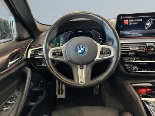 BMW 530e xDrive Touring Steptronic M Sport S&V/Drag/Kamera/H/K – bild 9