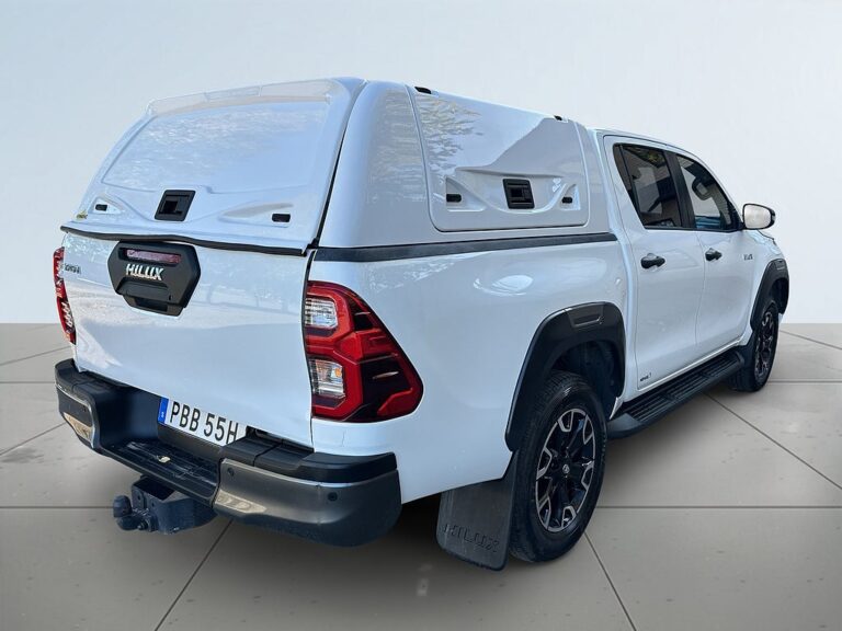 Toyota Hilux Dubbelhytt 2.8 AWD Invincible MOMS/Kåpa/MoK/JBL/SoV