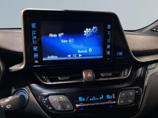 Toyota C-HR Hybrid CVT Executive JBL Kamera Mvärm Skinn SoV – bild 15