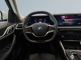 BMW i4 eDrive40 Gran Coupé S&V-Hjul/Drag/kamera/Carplay/MOMS – bild 9