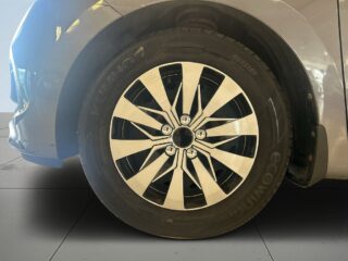 Hyundai i10 1.0 ComfortPlus Kamkedja Motorvärmare Rattvärme S&Vdäck – bild 14