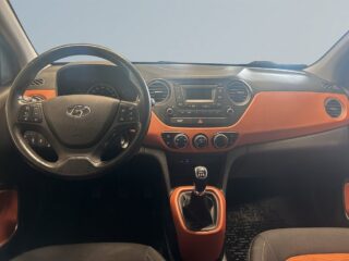 Hyundai i10 1.0 ComfortPlus Kamkedja Motorvärmare Rattvärme S&Vdäck – bild 8