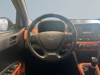 Hyundai i10 1.0 ComfortPlus Kamkedja Motorvärmare Rattvärme S&Vdäck – bild 9