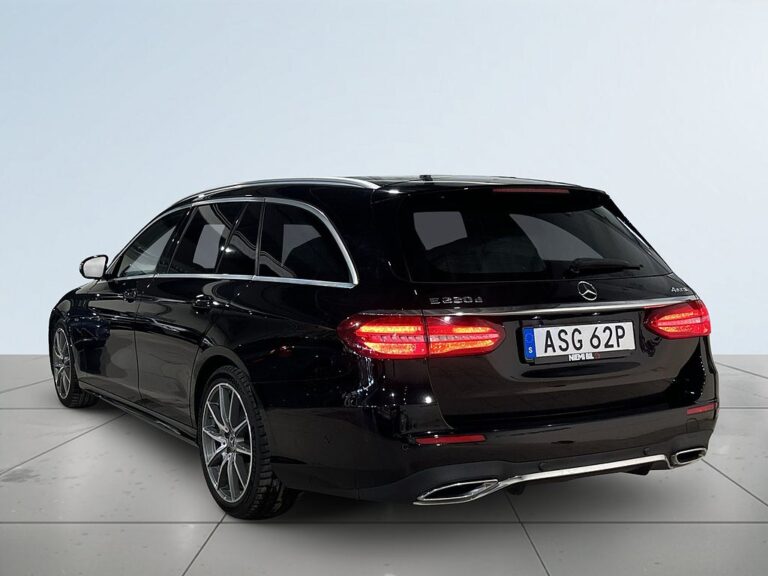 Mercedes-Benz E 220 T d 4MATIC 9G AMG Drag Pvärm Kamera GPS S/V-hjul