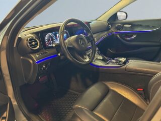 Mercedes-Benz E 220 d 4M Avantgarde Dragkrok Mvärmare HuD Navi S&V-däck – bild 7