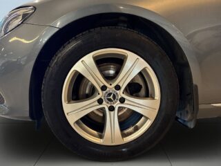 Mercedes-Benz E 220 d 4M Avantgarde Dragkrok Mvärmare HuD Navi S&V-däck – bild 14