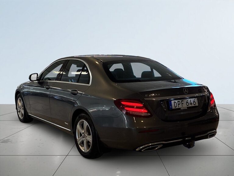 Mercedes-Benz E 220 d 4M Avantgarde Dragkrok Mvärmare HuD Navi S&V-däck