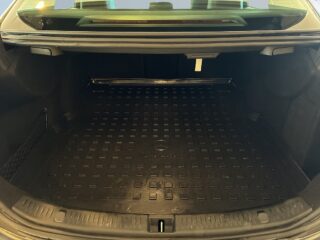 Mercedes-Benz E 220 d 4M Avantgarde Dragkrok Mvärmare HuD Navi S&V-däck – bild 12