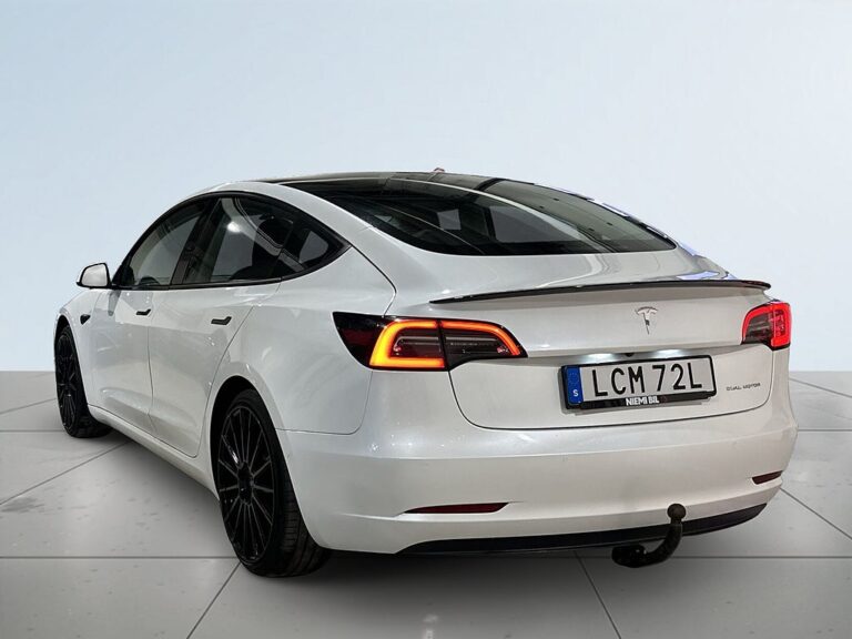 Tesla Model 3 Long Range AWD Värmepump Drag Skinn GPS Pano SoV