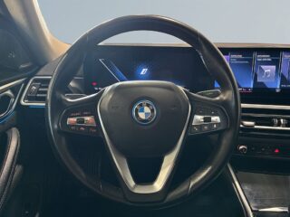 BMW i4 eDrive40 Gran Coupé Kamera Cockpit H/K Psens MOMS S&V – bild 15