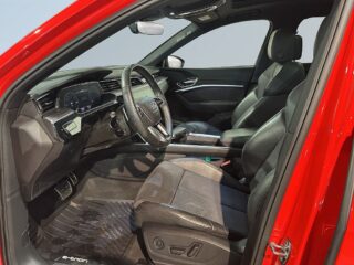 Audi q8-e-tron Q8 55 e-tron quattro S Drag Pvärm GPS Pano 360° B&O SoV – bild 7