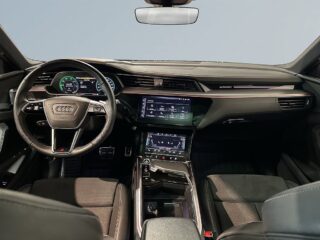 Audi q8-e-tron Q8 55 e-tron quattro S Drag Pvärm GPS Pano 360° B&O SoV – bild 8