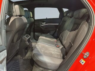 Audi q8-e-tron Q8 55 e-tron quattro S Drag Pvärm GPS Pano 360° B&O SoV – bild 13