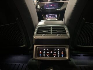 Audi q8-e-tron Q8 55 e-tron quattro S Drag Pvärm GPS Pano 360° B&O SoV – bild 18