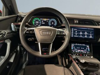 Audi q8-e-tron Q8 55 e-tron quattro S Drag Pvärm GPS Pano 360° B&O SoV – bild 9