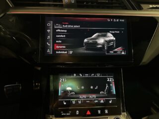 Audi q8-e-tron Q8 55 e-tron quattro S Drag Pvärm GPS Pano 360° B&O SoV – bild 24