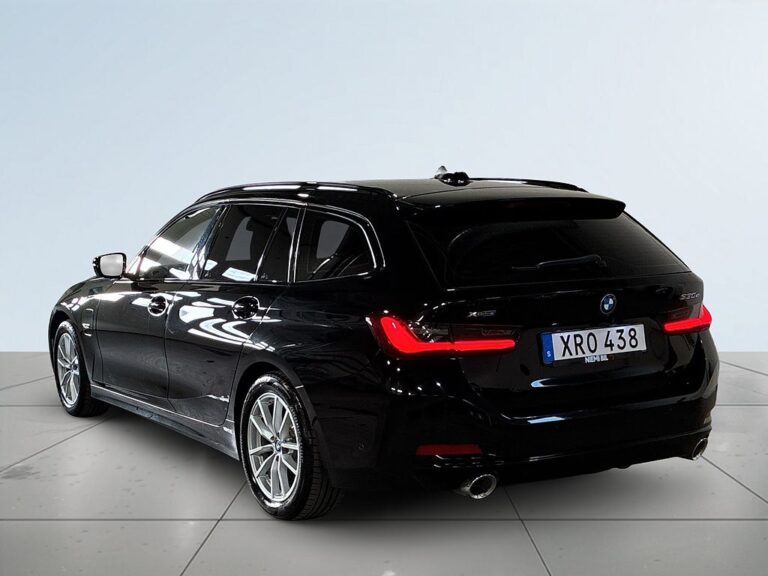 BMW 330e xDrive Touring Aut Drag Kamera Cockpit HuD Navi Psens