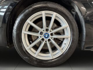 BMW 330e xDrive Touring Aut Drag Kamera Cockpit HuD Navi Psens – bild 14