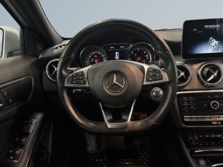 Mercedes-Benz GLA 220 d 4MATIC 7G-DCT AMG Line S&V-Hjul/kamera/Pano/Mvärm – bild 9