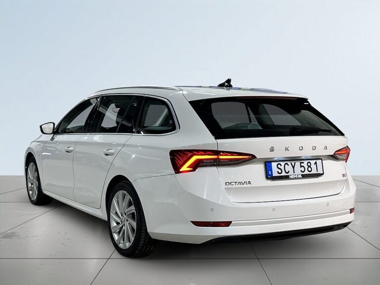 Skoda Octavia Kombi iV Style Psens CarPlay Rattvärme Pvärm SoV MOMS