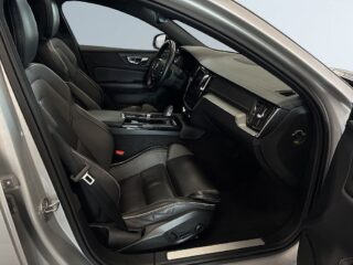 Volvo V60 Recharge T6 AWD R-Design S&V/H/K/Kamera/Pano/MOMS – bild 10