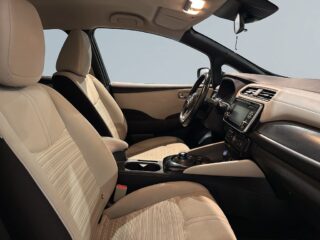 Nissan Leaf Parkeringsvärmare Navigation Backkamera CarPlay SoV – bild 10