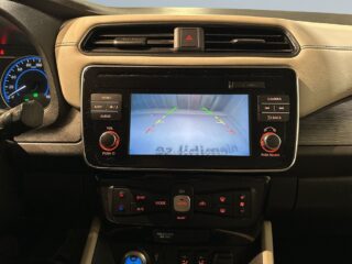 Nissan Leaf Parkeringsvärmare Navigation Backkamera CarPlay SoV – bild 11
