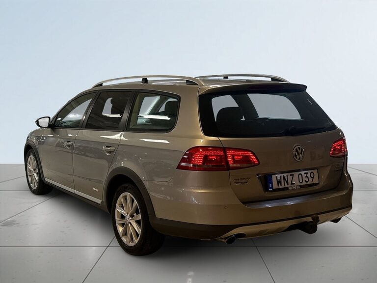 Volkswagen Passat Alltrack 2.0 4M Alltrack Dragkrok M-värmare Backkamera S&V-däck