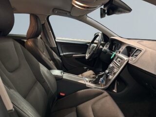Volvo V60 D5 Twin Engine AWD Momentum Drag Pvärm Psens SoV – bild 10