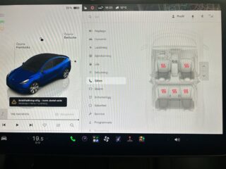 Tesla Model Y Long Range AWD Drag/360°/förkond app/skinn/Pano/S&Vdäck – bild 18