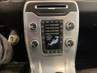 Volvo V70 D4 AWD Classic Drag/Skinn/Elstol/MoK/Dvärm/SoV/Navi – bild 19