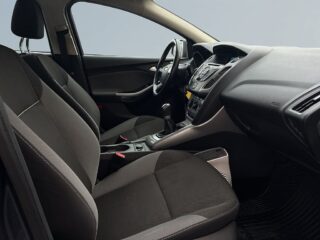 Ford Focus Kombi Trend SoV-Däck/Drag/MoK-Värmare – bild 10