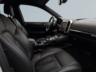 Porsche Cayenne PHEV S E-Hybrid AWD 416hk Drag/Värmare/Kamera/SoV-Hjul – bild 9