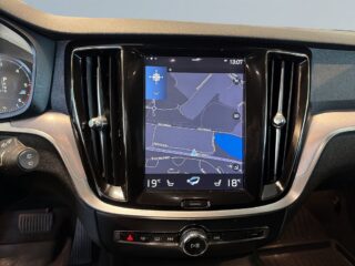 Volvo V60 D4 AWD Momentum Drag/Värmare/Kamera/SoV – bild 11