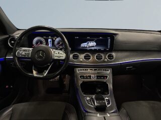 Mercedes-Benz E 220 T d 4MATIC AMG S&V-hjul/Drag/Pano/Burmester/Dvärm – bild 8