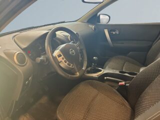 Nissan Qashqai 2.0 Motorvärmare Extraljus Dragkrok S&V-däck Bluetooth – bild 7