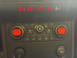 Nissan Qashqai 2.0 Motorvärmare Extraljus Dragkrok S&V-däck Bluetooth – bild 15