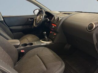 Nissan Qashqai 2.0 Motorvärmare Extraljus Dragkrok S&V-däck Bluetooth – bild 10