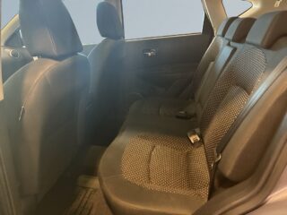 Nissan Qashqai 2.0 Motorvärmare Extraljus Dragkrok S&V-däck Bluetooth – bild 13